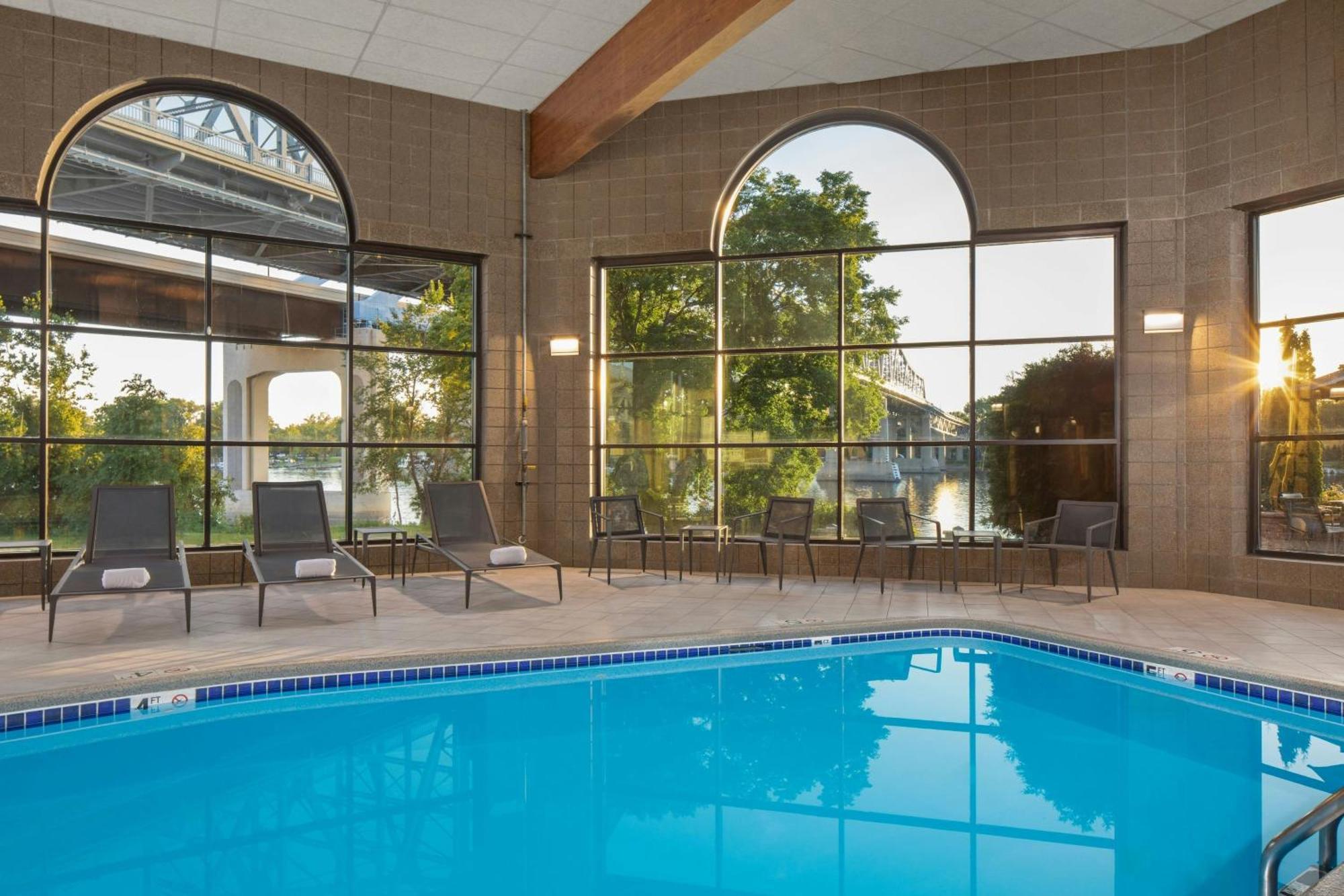 Courtyard La Crosse Downtown/Mississippi Riverfront Екстериор снимка