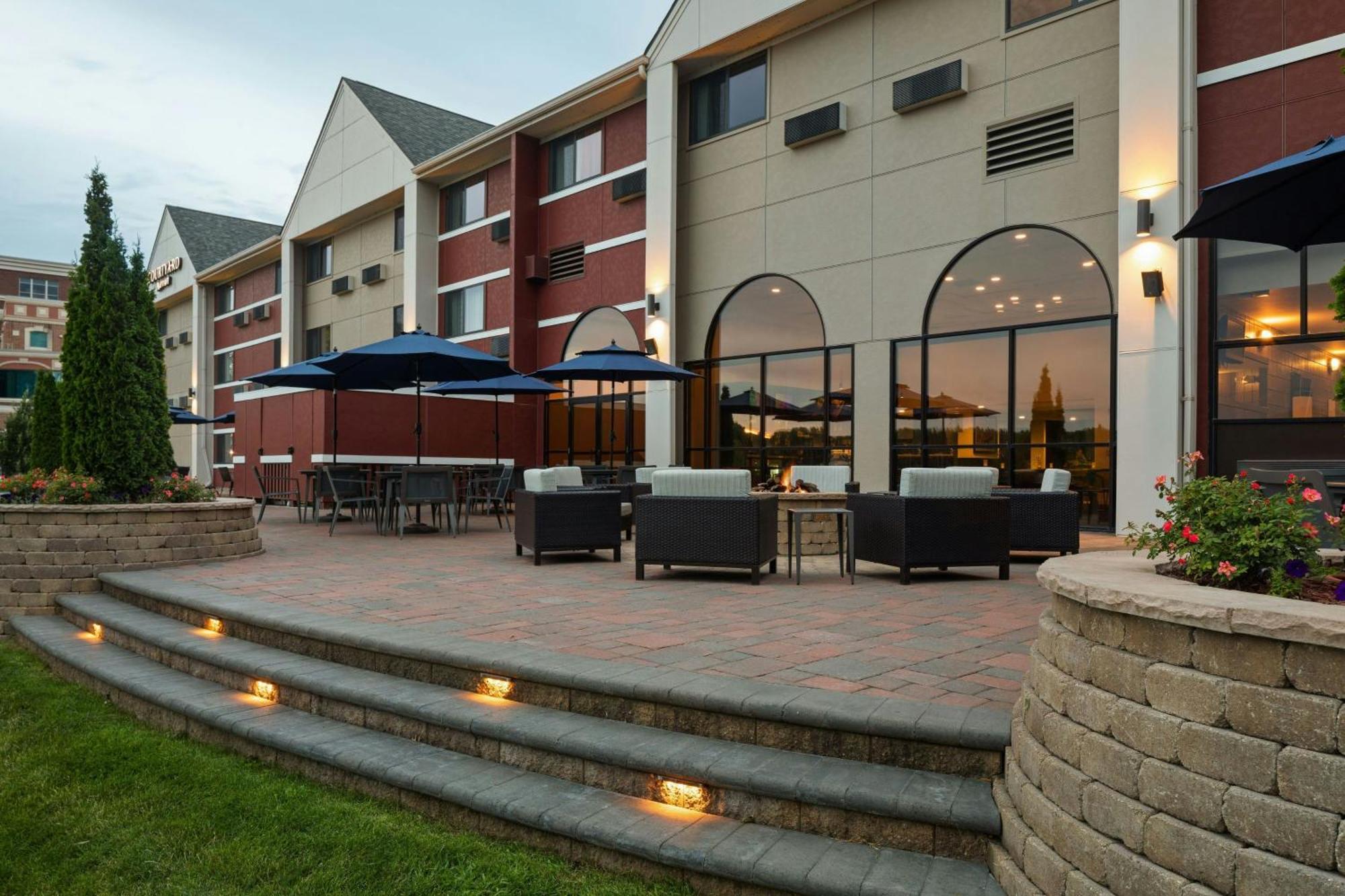 Courtyard La Crosse Downtown/Mississippi Riverfront Екстериор снимка