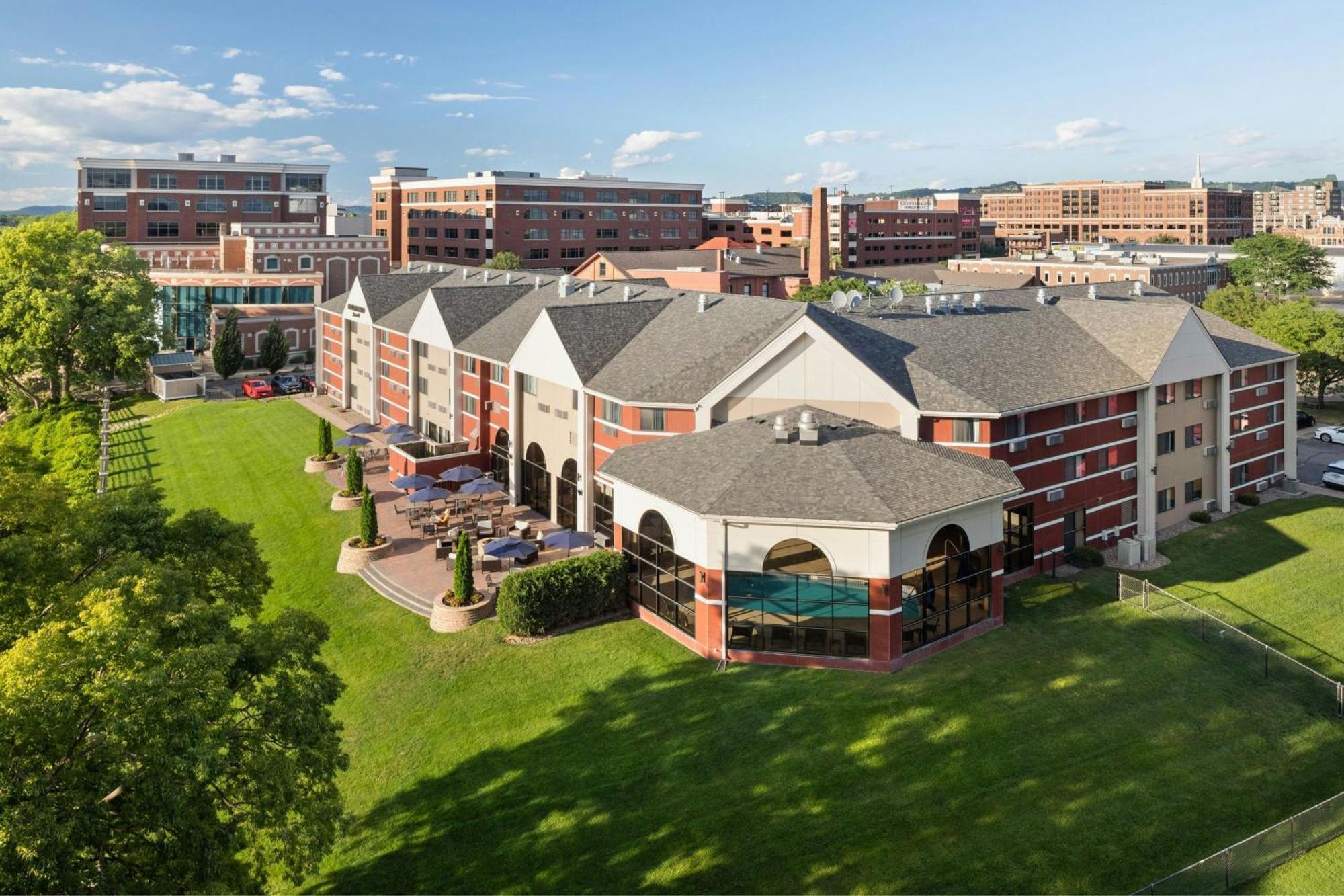 Courtyard La Crosse Downtown/Mississippi Riverfront Екстериор снимка